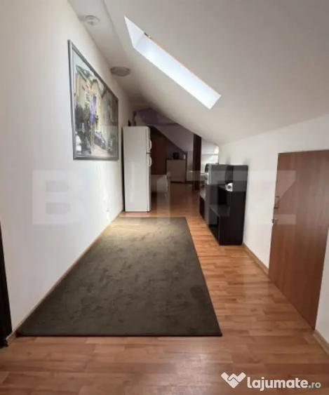 Apartament cu 7 camere decomandat în Central