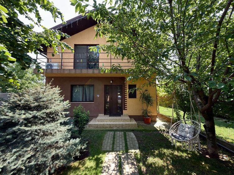Casă individuală cu 4 camere cu Canalizare în Tunari