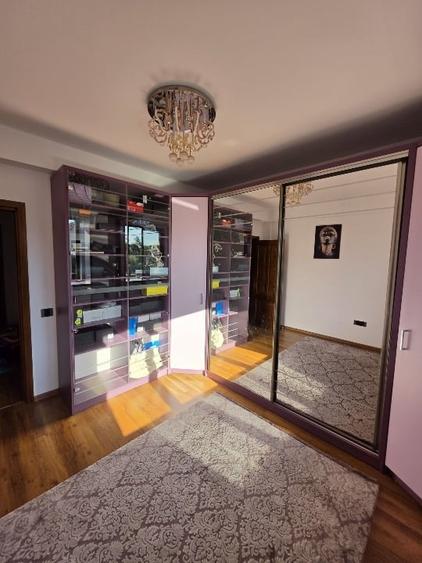Duplex cu 5 camere cu Canalizare în Apărătorii Patriei