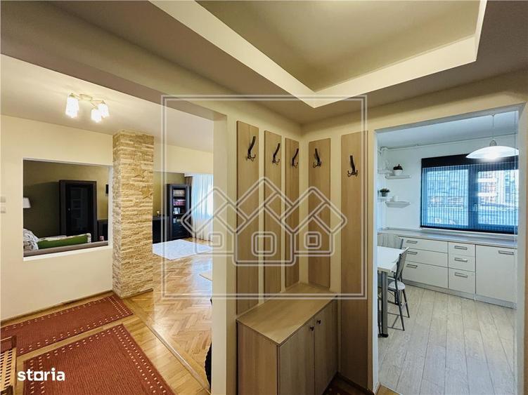 Apartament cu 3 camere în Calea Dumbrăvii