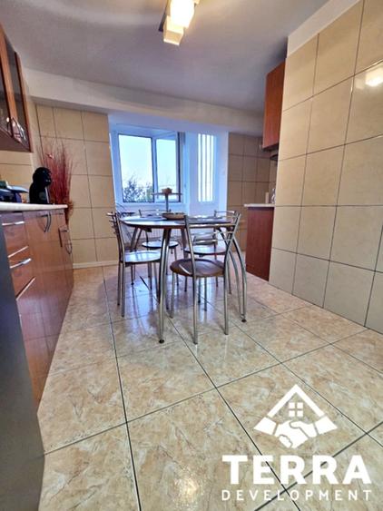 Apartament cu 3 camere decomandat în Faleza Nord