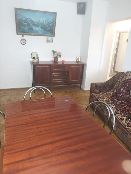 Apartament cu 3 camere semidecomandat în Central
