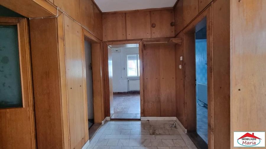 Casă cu 3 camere în Titulescu