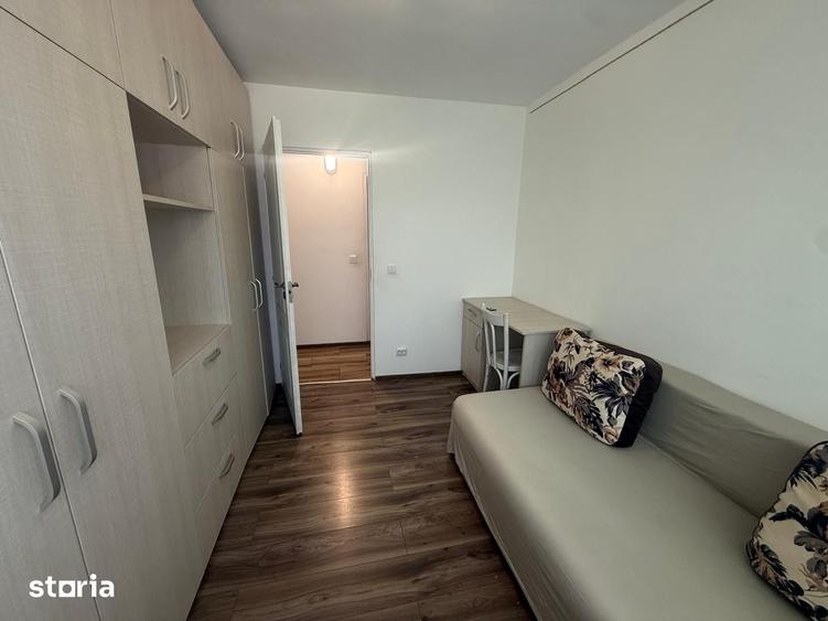 Apartament cu 3 camere decomandat în Micro 4