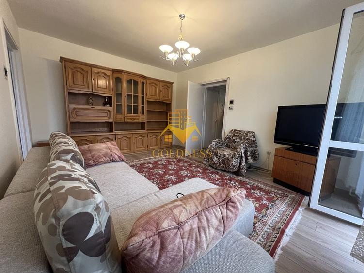Apartament cu 3 camere semidecomandat, mobilat în Gară