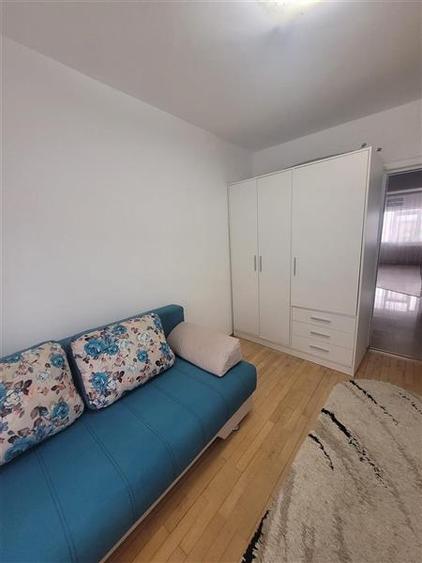 Apartament cu 3 camere decomandat, mobilat în Faleza Nord