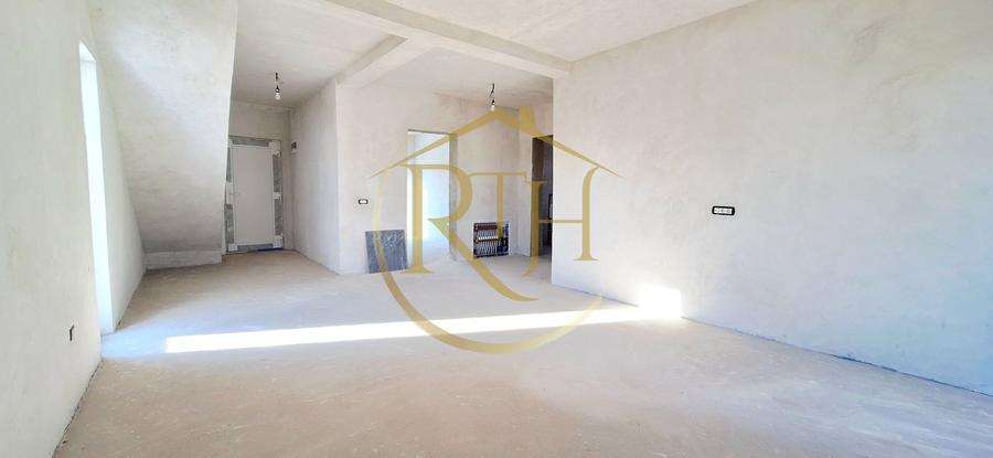 Duplex cu 4 camere cu Canalizare în Giroc