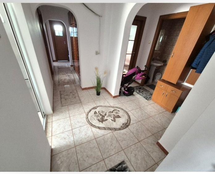 Apartament cu 4 camere decomandat în Central