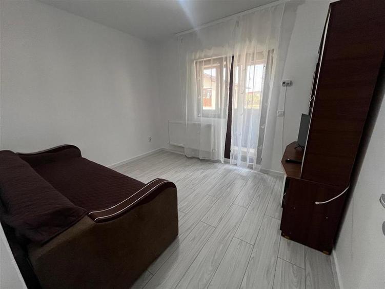 Garsonieră decomandată, mobilată în Cug