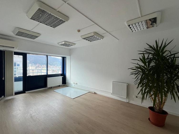 Birou, de 239 mp, în Central