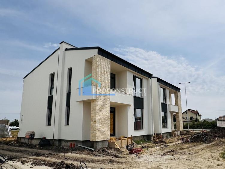Duplex cu 4 camere cu Canalizare în Moșnița Nouă
