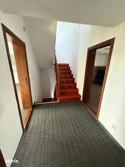 Casă cu 5 camere cu Teren 400 Mp în Blejoi