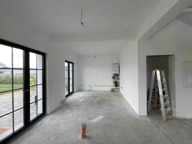 Casă cu 5 camere cu Teren 631 Mp în Ghiroda