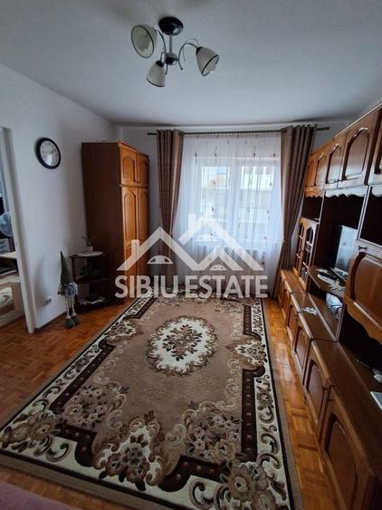 Apartament cu 2 camere semidecomandat, mobilat în Hipodrom 1