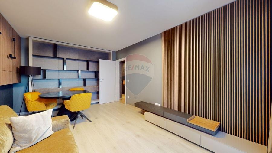 Apartament cu 3 camere decomandat în Tractorul