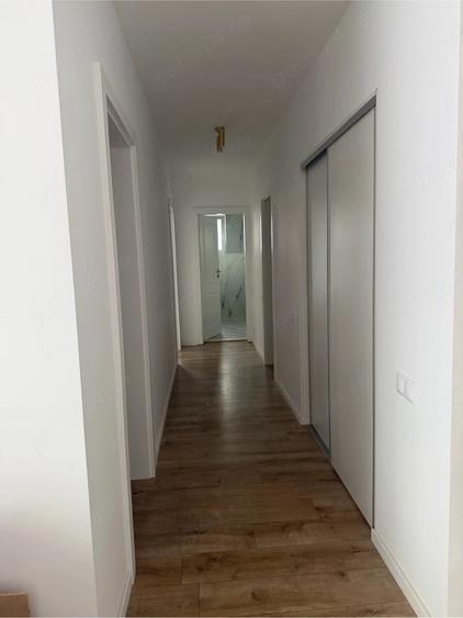 Apartament cu 3 camere semidecomandat în Florești