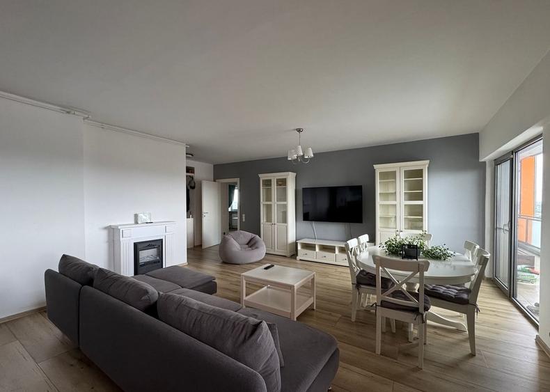 Apartament cu 3 camere decomandat, mobilat în Doamna Ghica