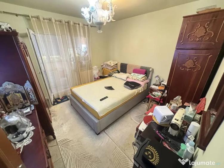 Apartament cu 4 camere decomandat în Central