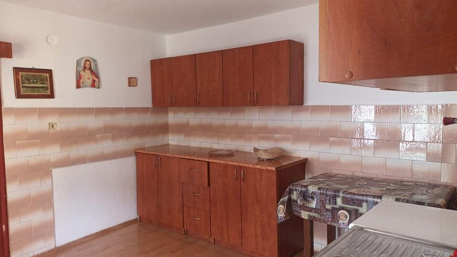 Casă cu 3 camere cu Teren 1200 Mp în Central