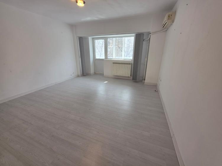 Apartament cu 2 camere decomandat în P-ța Alba Iulia
