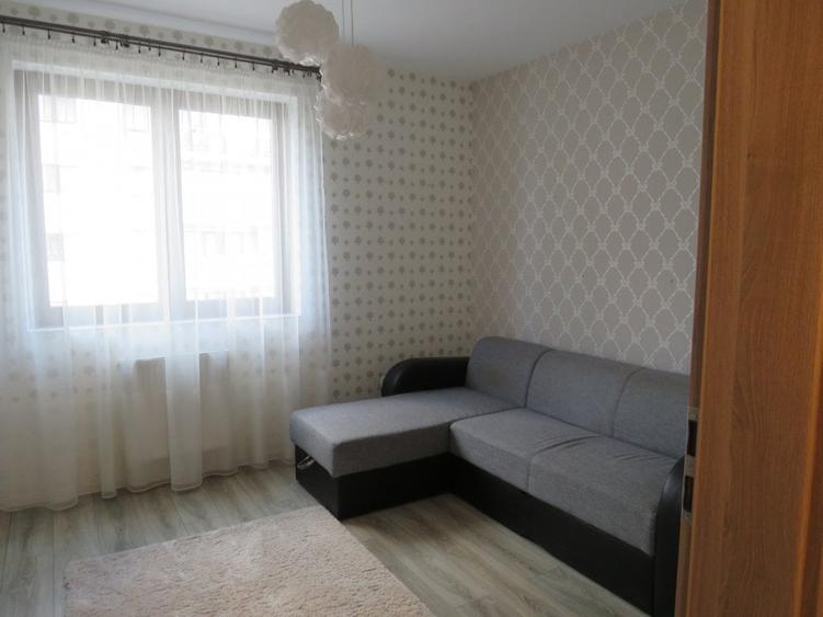 Apartament cu 3 camere semidecomandat, mobilat în Tudor