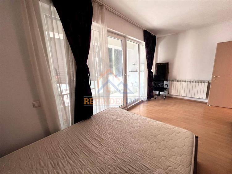 Apartament cu 3 camere decomandat, mobilat în Titan