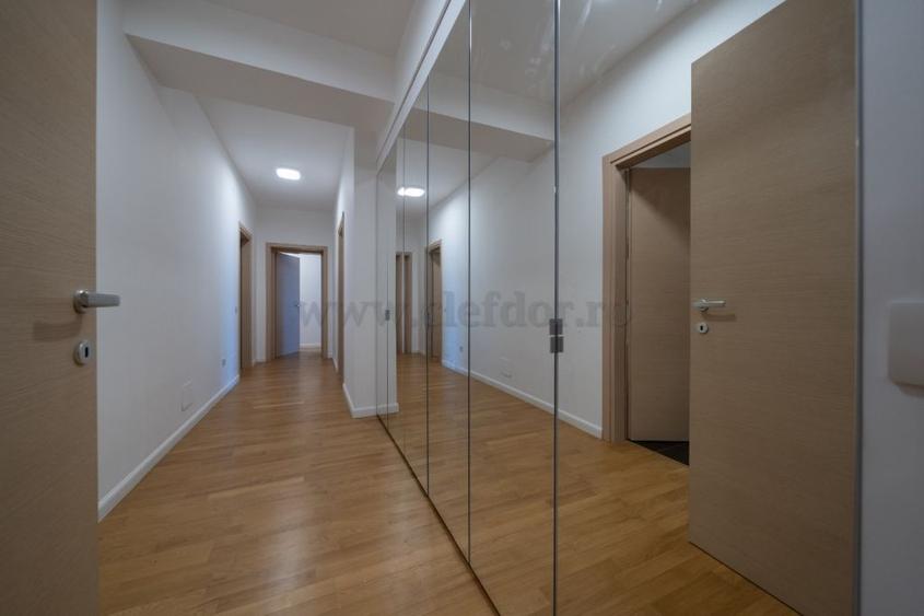 Apartament cu 4 camere semidecomandat, mobilat în Șoseaua Nordului