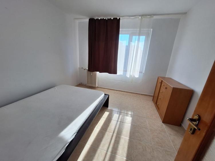 Apartament cu 3 camere decomandat, mobilat în Dristor