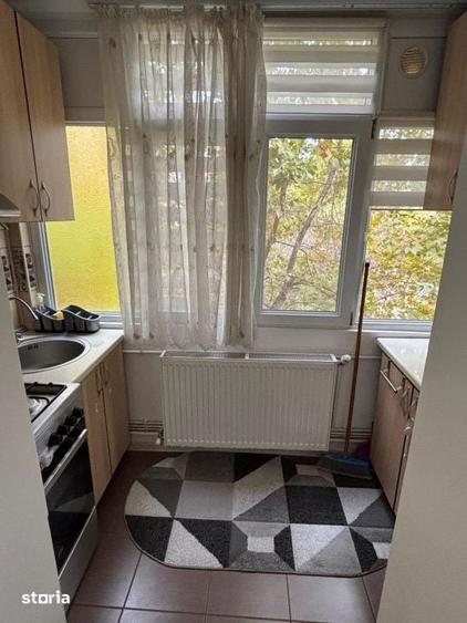 Apartament cu 3 camere decomandat în Rovine