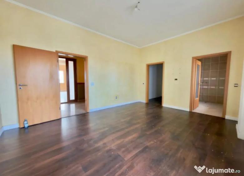 Apartament cu 5 camere decomandat în Central