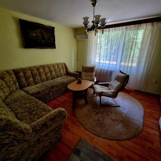 Apartament cu 3 camere decomandat în Moroasa 1