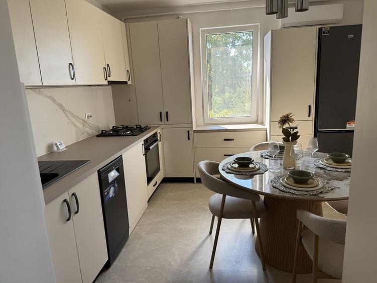 Apartament cu 2 camere decomandat în Cornișa