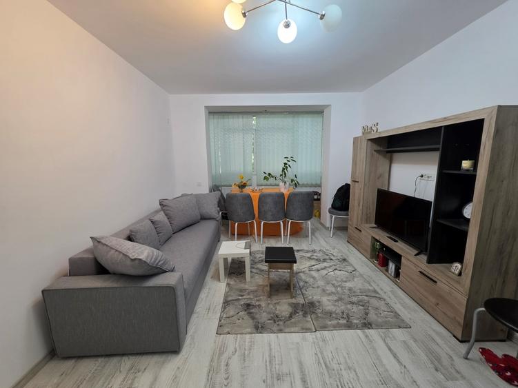 Apartament cu 2 camere semidecomandat în Giurgiului