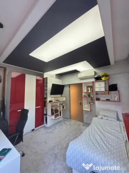 Apartament cu 3 camere decomandat în Andrei Mureșanu