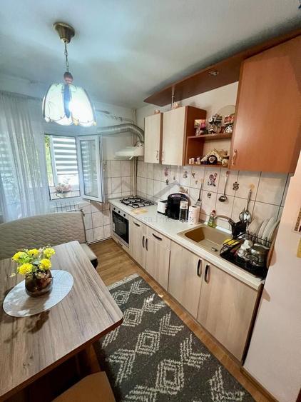 Apartament cu 2 camere decomandat în Nicolina