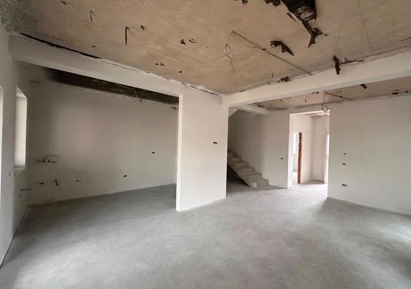 Duplex cu 5 camere cu Canalizare în Ghiroda