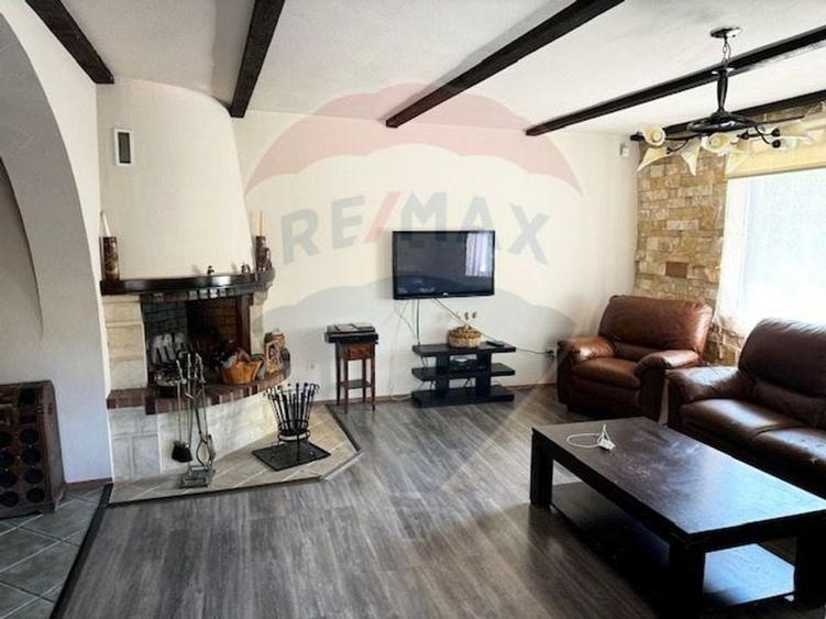 Casă individuală cu 7 camere cu Teren 167 Mp în Sibiel