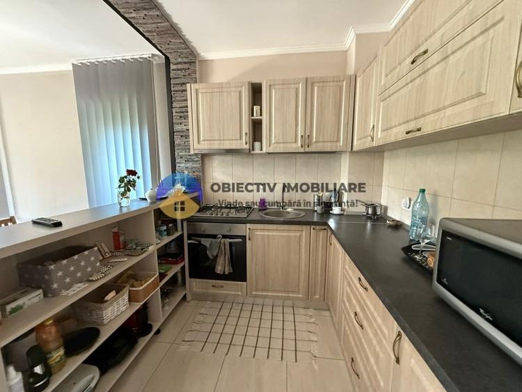Casă individuală cu 5 camere cu Canalizare în Precista