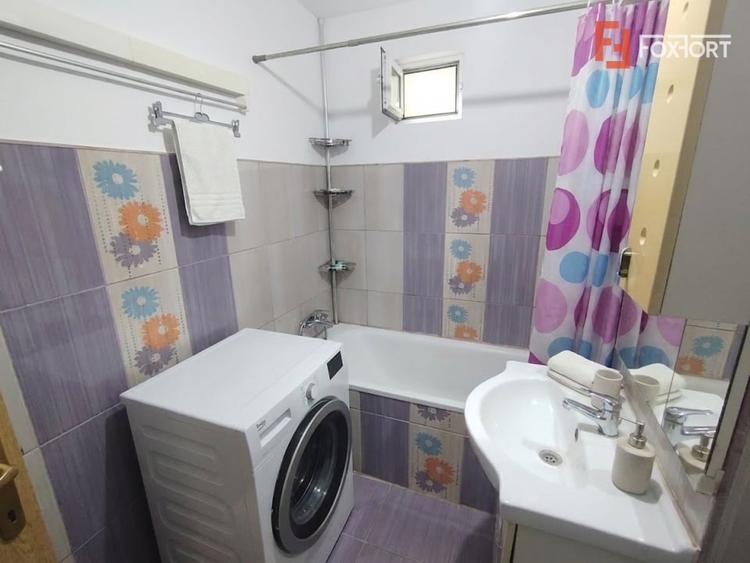 Apartament cu 3 camere decomandat, mobilat în Girocului