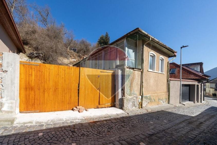 Casă individuală cu 2 camere cu Teren 620 Mp în Centrul Istoric