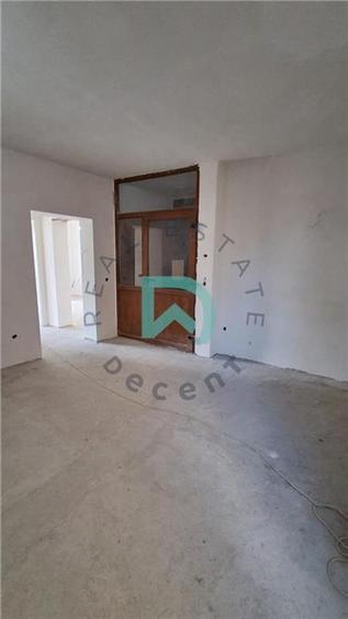 Apartament cu 3 camere decomandat în Sub Arini