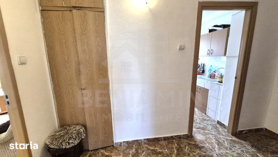 Apartament cu 3 camere decomandat în Calea București