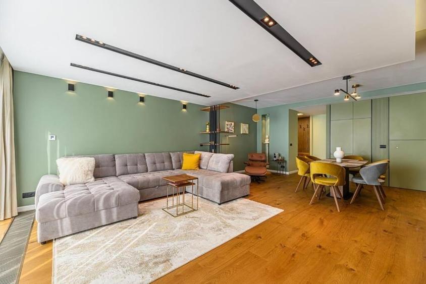 Apartament cu 3 camere decomandat, mobilat în Poiana Brașov