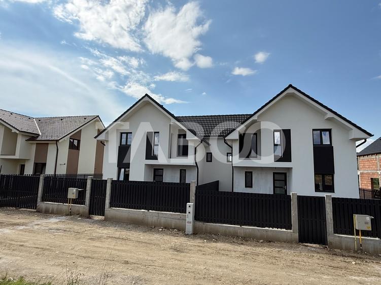 Duplex cu 5 camere cu Canalizare în Șura Mare
