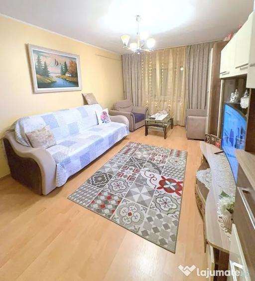 Apartament cu 3 camere decomandat în