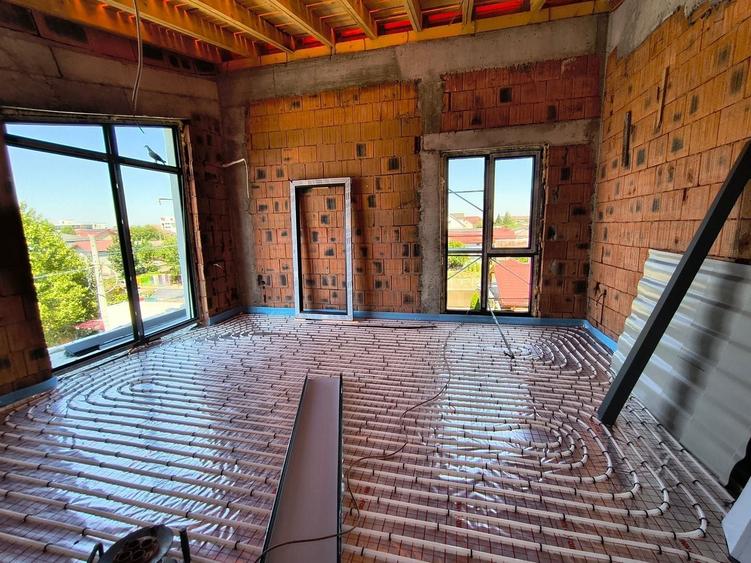 Duplex cu 4 camere cu Canalizare în Central