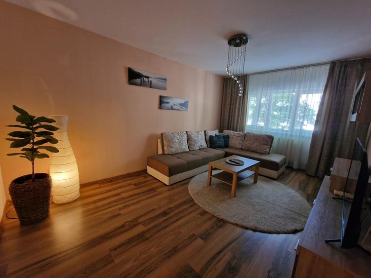 Apartament cu 3 camere decomandat în Aradului