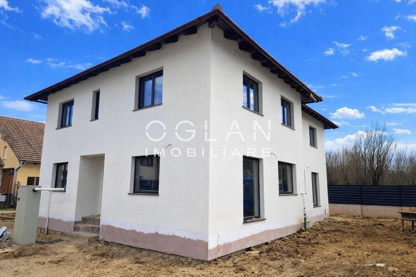 Casă individuală cu 4 camere cu Teren 450 Mp în Șelimbăr
