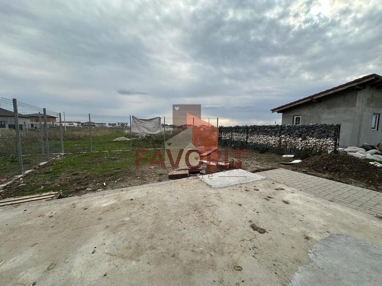 Duplex cu 4 camere cu Canalizare în Săcălaz