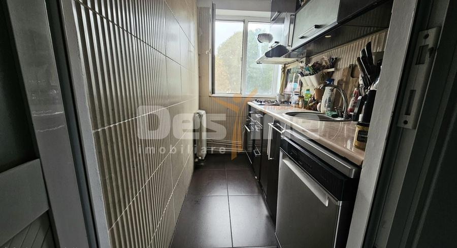 Apartament cu 4 camere semidecomandat în Inel II